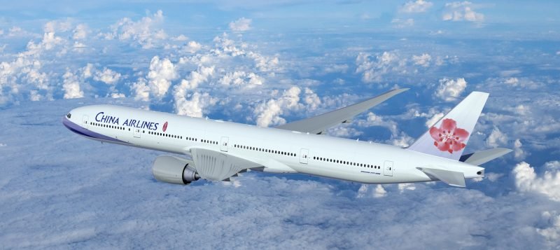 Bản đồ thế giới hiển thị khoảng cách địa lý và đường bay từ Việt Nam đến nước Mỹ, làm rõ khoảng cách hàng nghìn km giữa hai hai quốc gia.