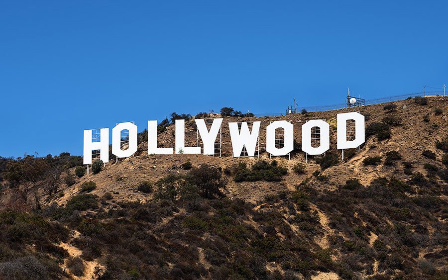 Biểu tượng Hollywood tại Los Angeles, nơi có giờ California và ngành công nghiệp giải trí phát triển