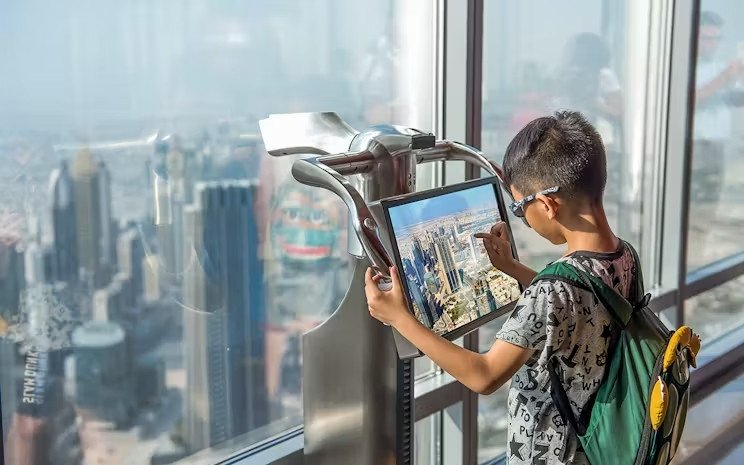 Đài quan sát ngoài trời tầng 124 nhìn toàn cảnh thành phố Dubai