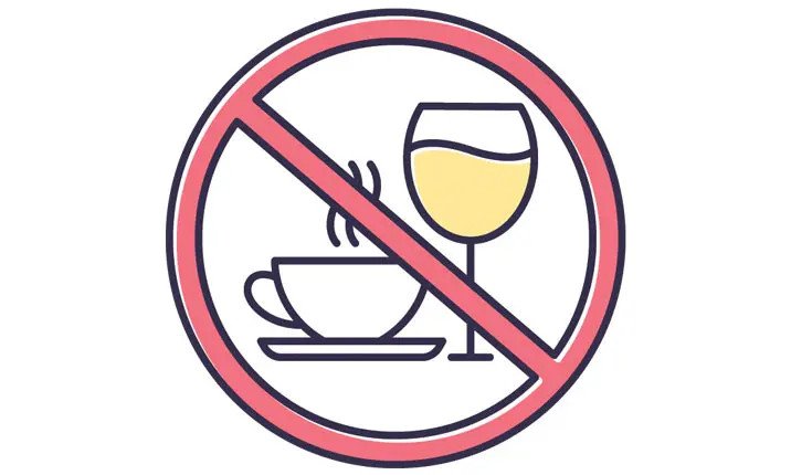 Đồ uống kích thích như rượu và cà phê cần tránh khi lệch múi giờ