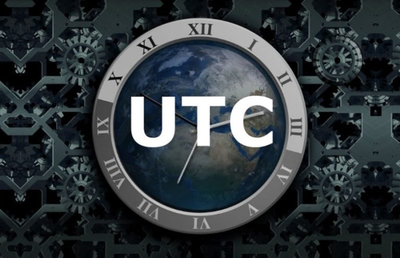 Đồng hồ hiển thị giờ UTC, tầm quan trọng trong việc đồng bộ thời gian toàn cầu và múi giờ Việt Nam.