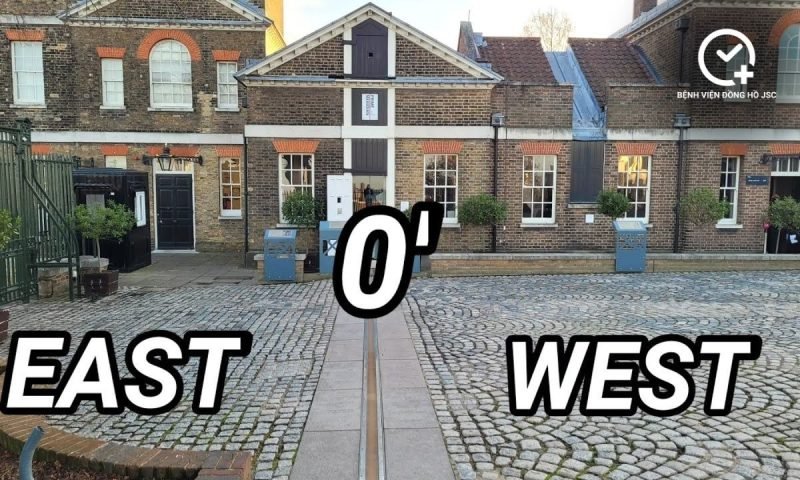 Đồng hồ lớn của Đài Thiên văn Hoàng gia Greenwich, nơi kinh tuyến gốc đi qua, biểu tượng cho múi giờ gốc và giờ quốc tế.