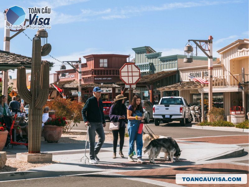 Khung cảnh cuộc sống yên bình kết hợp đô thị và thiên nhiên tại Arizona