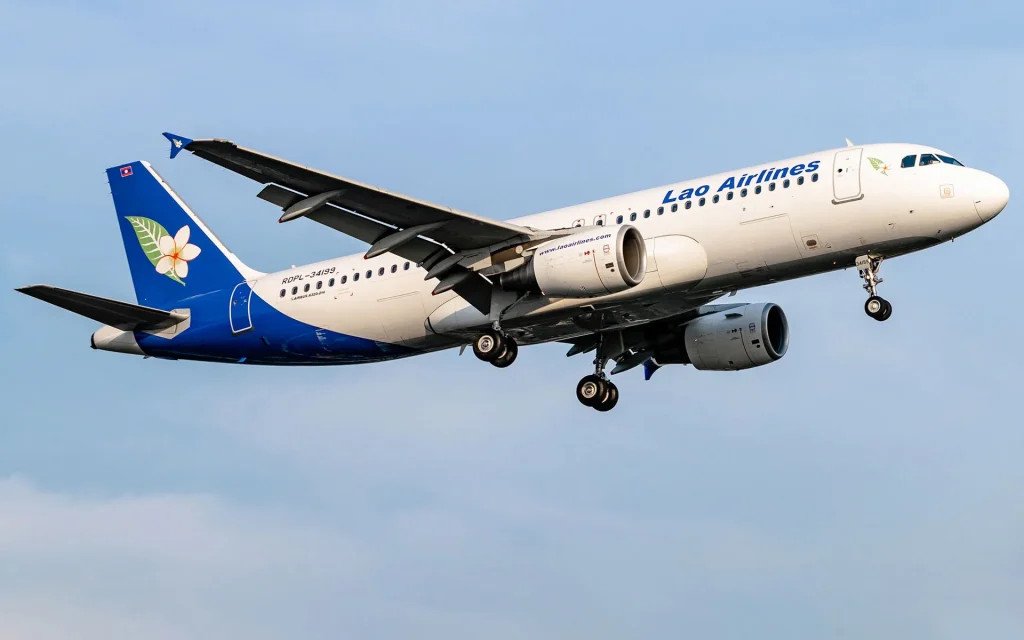 Máy bay Lao Airlines sẵn sàng đưa du khách khám phá đất nước Lào, rút ngắn khoảng cách Việt Lào.