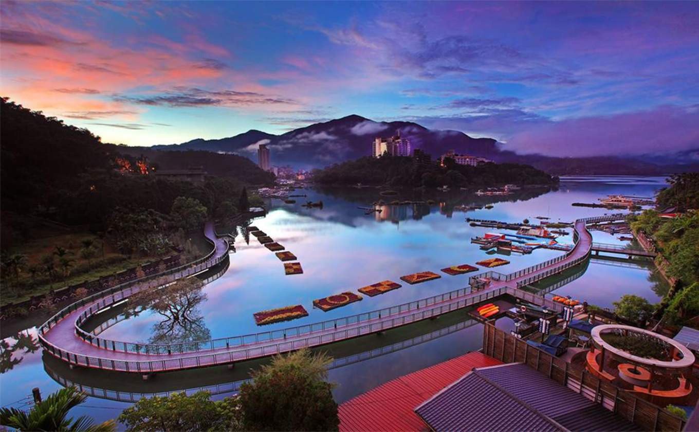 Thành phố Đài Bắc về đêm rực rỡ