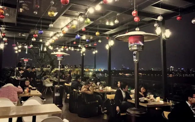 Degrees Nghi Tàm: Khám Phá Không Gian Quốc Tế Tại Tây Hồ Hà Nội
