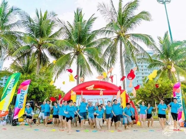 Khu Du Lịch Sinh Thái Cửa Hộikhu Du Lịch Sinh Thái Cửa Hội Nằm Tại Phường Nghi Hải, Thị Xã Cửa Lò, Nghệ An, Gần Cửa Sông Lam. Với Hệ Sinh Thái Đa Dạng, Bao Gồm Rừng Ngập Mặn, Bãi Biển Và Khu Vực Nuôi Trồng Thủy Sản, Nơi Đây Cung Cấp Nhiều Hoạt Động Trải Nghiệm Như Chèo Thuyền, Câu Cá Và Khám Phá Thiên Nhiên. Đây Là Địa Điểm Lý Tưởng Để Tổ Chức Các Chương Trình Team Building Kết Hợp Giáo Dục Môi Trường Và Phát Triển Kỹ Năng Sống.​