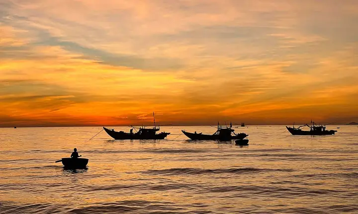 Ngắm Bình Minh Trên Bãi Biển Ngắm Bình Minh Trên Bãi Biển