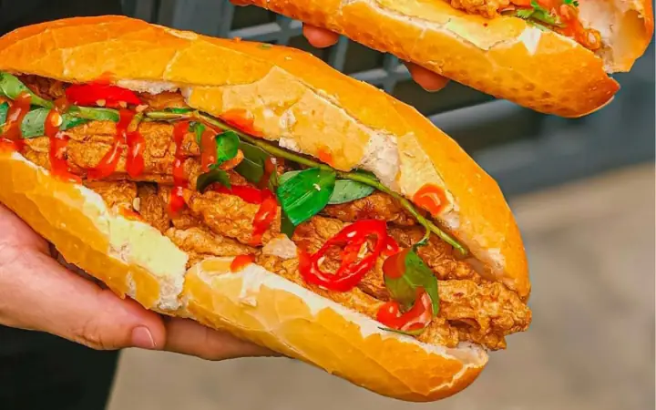 Bánh Mì Chả Cá Hải Phòng: Hương Vị Quê Hương Cho Chuyến Đi Xa