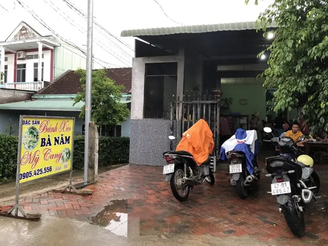 Bánh Xèo Tôm Nhảy Bà Năm Mỹ Cang