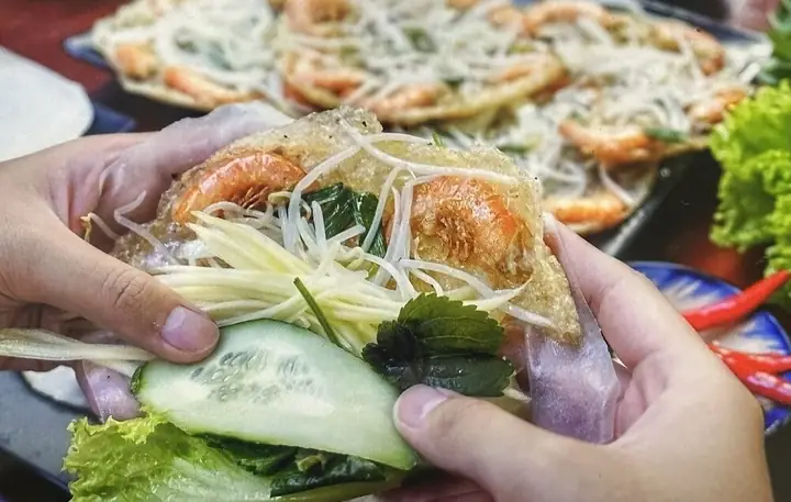 Cách Ăn – Bánh Xèo Tôm Nhảy Phải Ăn Thế Nào Cho “chuẩn”?