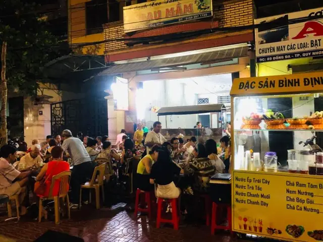 Bánh Xèo Tôm Nhảy Rau Mầm
