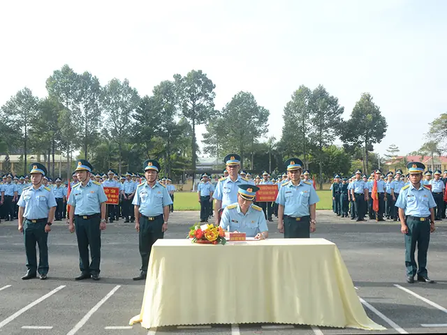 Khối Cơ Quan Sư Đoàn 370 Và Tiểu Đoàn Căn Cứ Sân Bay Tân Sơn Nhất Tổ Chức Lễ Ra Quân Huấn Luyện Năm 2023