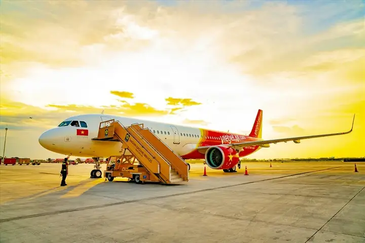 Giá Vé Máy Bay Từ Nha Trang Ra Hà Nội Bao Nhiêu? Giá Vé Máy Bay Từ Nha Trang Ra Hà Nội Bao Nhiêu?