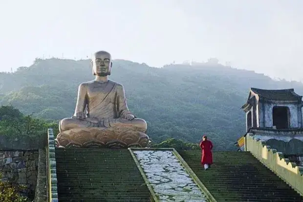 Hành Trình Chinh Phục Núi Thiêng Hành Trình Chinh Phục Núi Thiêng