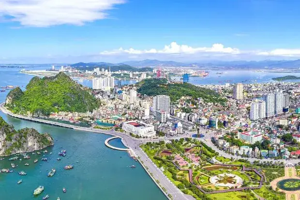 Khám Phá Tổng Quan Vùng Đất Mỏ: Quảng Ninh Khám Phá Tổng Quan Vùng Đất Mỏ: Quảng Ninh