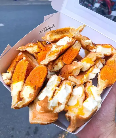 Hotdog Phô Mai Trứng Muối