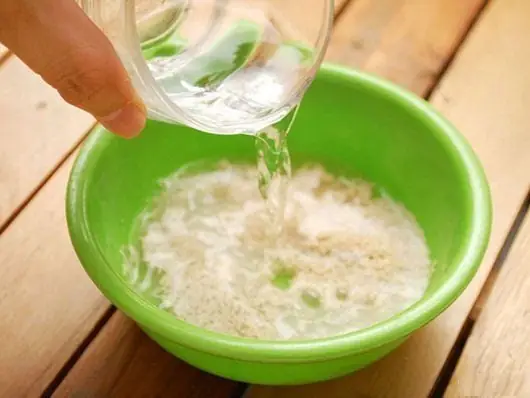 Cách Làm Bánh Mì Que Ngon Giòn Rụm Tại Nhà Chuẩn Vị Bước 1: Kích Hoạt Men Nở