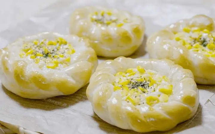 Hướng Dẫn Chi Tiết Cách Làm Bánh Từ Bột Mì Và Bột Bắp Bước 4: Nướng Bánh