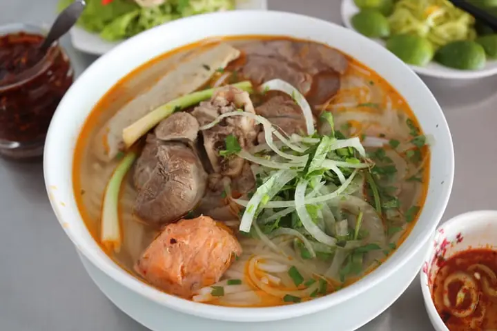 Chắc Hẳn Ai Cũng Đã Một Lần Trong Đời Từng Ăn Bún Bò Huế, Bún Bò Nam Bộ Hay Thậm Chí Cả Món Bún Bò Miền Bắc Chắc Hẳn Không Ai Quên Được Hương Vị Đậm Đà, Ngọt Lành Cũng Như Vị Thịt Đậm Đà,ngọt Vị Của Bát Bún Bò Huế Đâu Nhỉ. Và Nếu Bạn Muốn Thưởng Thức Món Ăn Này Ở Nhà Hay Thậm Chí Là Nấu Cho Gia Đình, Mở Một Cửa Hàng Buôn Bán Nhỏ Thì Hãy Cùng Nhau Đọc Bài Viết:cách Nấu Bún Bò Miền Bắcngon – Chuẩn – Độc Không Nơi Nào Có Nhé.