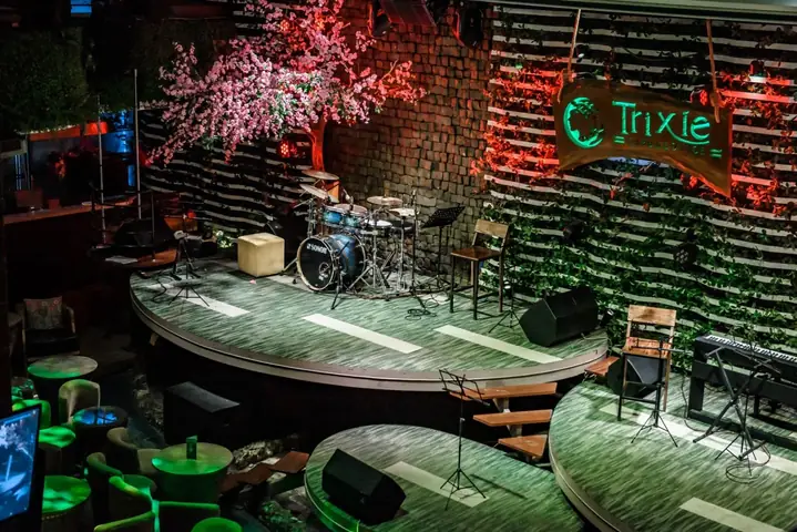Quán Cà Phê Nhạc Sống Tại Hà Nội Hiện Đại - Trixie Cafe&lounge