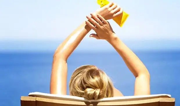 Có Được Mang Kem Chống Nắng Lên Máy Bay Không