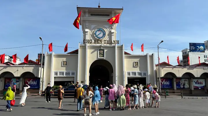 Chợ Bến Thành Ở Đâu? Có Gì Đặc Biệt Mà Ai Đến Tphcm Cũng Phải Ghé? Chợ Bến Thành Ở Đâu? Có Gì Đặc Biệt Mà Ai Đến Tphcm Cũng Phải Ghé?