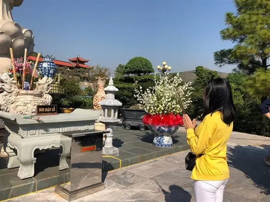 Chùa Ba Vàng Thờ Ai? Lễ Hội Hoa Cúc Vào Bao Giờ?