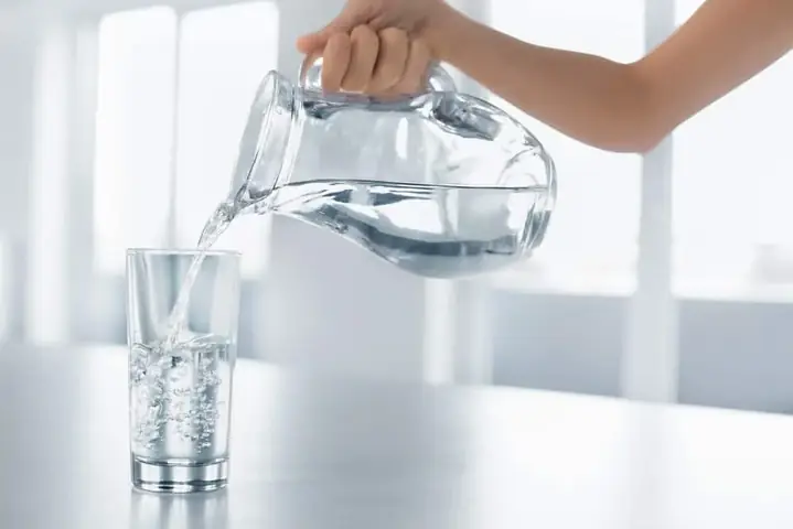Đi Máy Bau Bị Đau Tai Phải Làm Sao? Hãy Uống Nhiều Nước Đi Máy Bau Bị Đau Tai Phải Làm Sao? Hãy Uống Nhiều Nước
