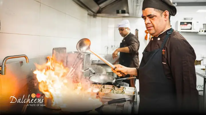 Khám phá tinh hoa ẩm thực Quận 1 TP.HCM: Ăn gì, ở đâu? Dalcheeni – Indian Cuisine Restaurant