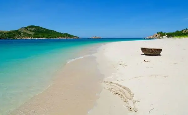 Những Điểm Đến Không Thể Bỏ Qua Khi Du Lịch Đảo Bình Hưng