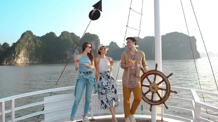 Ngày 2: Vịnh Hạ Long Ngày 2: Vịnh Hạ Long
