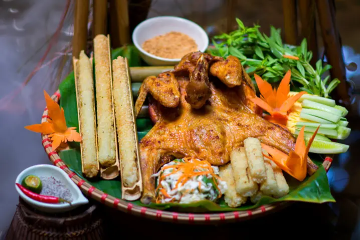 Kết Hợp Gà Nướng Và Cơm Lam Kết Hợp Gà Nướng Và Cơm Lam