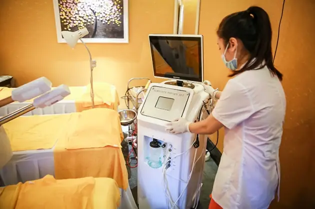 Trọn Gói Trị Mụn Đầu Đen, Bã Nhờn Dư Và Se Khít Lỗ Chân Lông - Dr Kiệm Spa