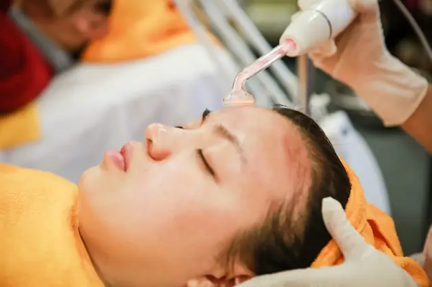 Giá Hút Mụn Đầu Đen Ở Spa Bao Nhiêu? Các Yếu Tố Ảnh Hưởng Trọn Gói Trị Mụn Đầu Đen, Bã Nhờn Dư Và Se Khít Lỗ Chân Lông - Dr Kiệm Spa