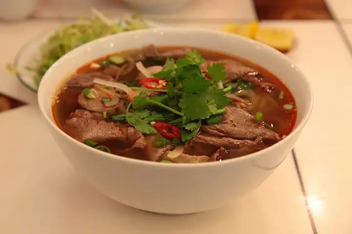 Những Món Ăn Kèm Khi Thưởng Thức Bún Bò Huế Những Món Ăn Kèm Khi Thưởng Thức Bún Bò Huế