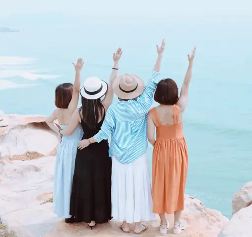 Ngày 1: Từ Hồ Chí Minh - Du Lịch Vịnh Vĩnh Hy - Ninh Thuận - Team Building (ăn T, T).