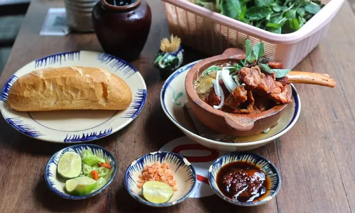 Lịch Sử Và Nét Đặc Trưng Của Mónbò Kho