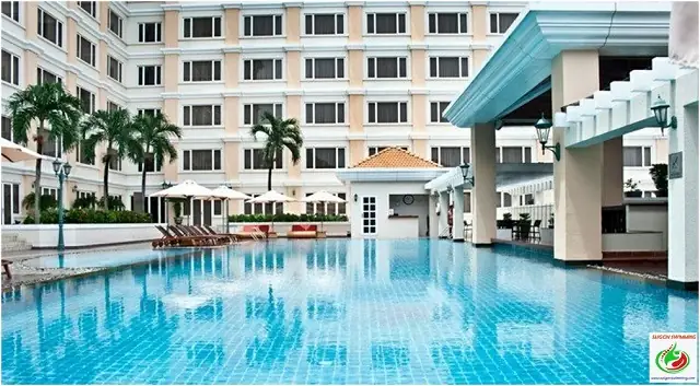 Hồ Bơi Khách Sạn Có Bán Vé: Hướng Dẫn Cho Du Khách Quốc Tế