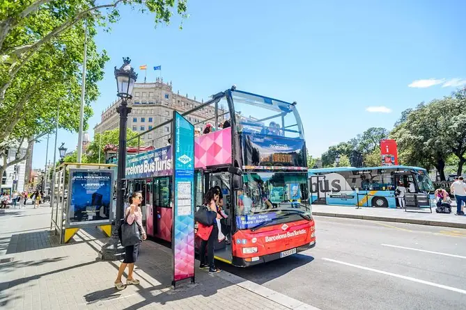 Giải Mã Hop On Hop Off Bus Tour: Trải Nghiệm Độc Đáo Khi Du Lịch Giải Mã Hop On Hop Off Bus Tour: Trải Nghiệm Độc Đáo Khi Du Lịch