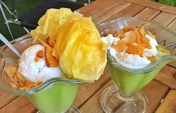 Kem Bơ Sầu Riêng Hà Nội: Hương Vị Khó Quên Khi Du Lịch Việt Nam
