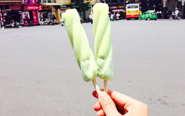 Kem Thủy Tạ Giá Bao Nhiêu? Hướng Dẫn Chi Phí Du Lịch Hà Nội