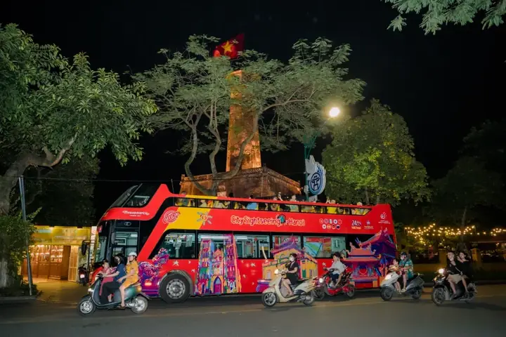 Trải Nghiệm Tour Đêm Xe Buýt 2 Tầng Và Khám Phá Giải Trí Về Đêm