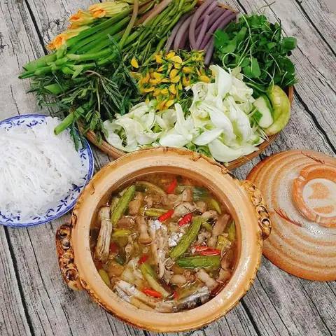 Nếu Bạn Muốn Được Cảm Giác Ngồi Giữa Cánh Đồng Sen Hồng Rộng Bao La, Và Thưởng Thức Món Đặc Sản Cây Nhà Lá Vườn Đậm Chất Miền Tây, Khu Du Lịch Sinh Thái Đồng Sen Tháp Mười Sẽ Không Làm Bạn Thất Vọng.
