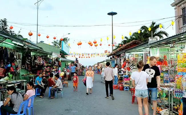 Phố Tây Nha Trang Trong Một Buổi Sáng Yên Bình
