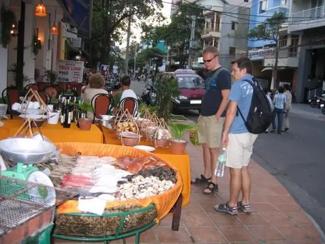 Vui Vẻ Trong Khu Phố Tây Nha Trang