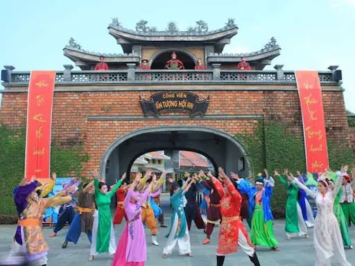 Kiến trúc Phố cổ Hội An có gì đặc sắc? Phân tích chi tiết Công Viên Ấn Tượng Hội An - Khám Phá Đời Sống Một Cảng Thị Sầm Uất