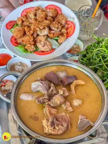 Cuối Tuần Đổi Gió Xuống Biên Hòa Chơi Được Bạn Dẫn Đi Ăn Lẩu Chao Vịt Bán Lâu Năm Dù Tít Trong Hẻm Sâu Nhưng Rất Là Đông Khách. Cuối Tuần Đổi Gió Xuống Biên Hòa Chơi Được Bạn Dẫn Đi Ăn Lẩu Chao Vịt Bán Lâu Năm Dù Tít Trong Hẻm Sâu Nhưng Rất Là Đông Khách.