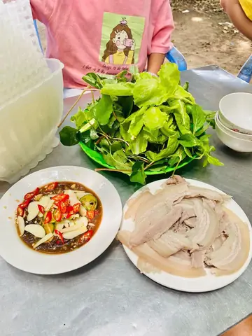 Mắm Chua Thịt Luộc Cây Lý Món Ăn Được Chế Biến Ngon Miệng Trong Mùa Hè
