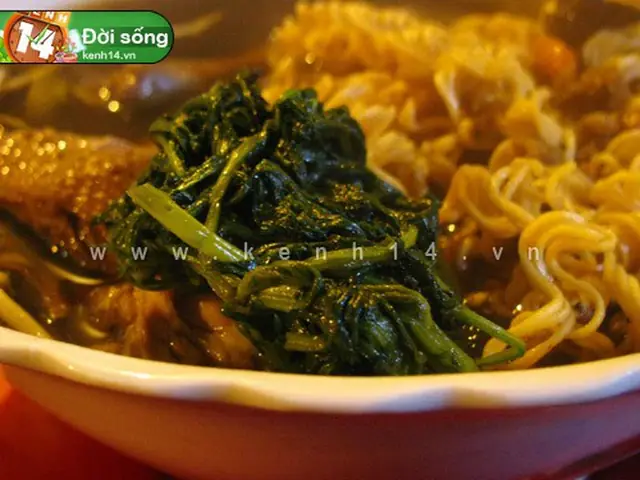 Mì Gà Tần 49 Hàng Bồ: Khám Phá Ẩm Thực Khi Du Lịch Hà Nội Mì Gà Tần 49 Hàng Bồ: Khám Phá Ẩm Thực Khi Du Lịch Hà Nội